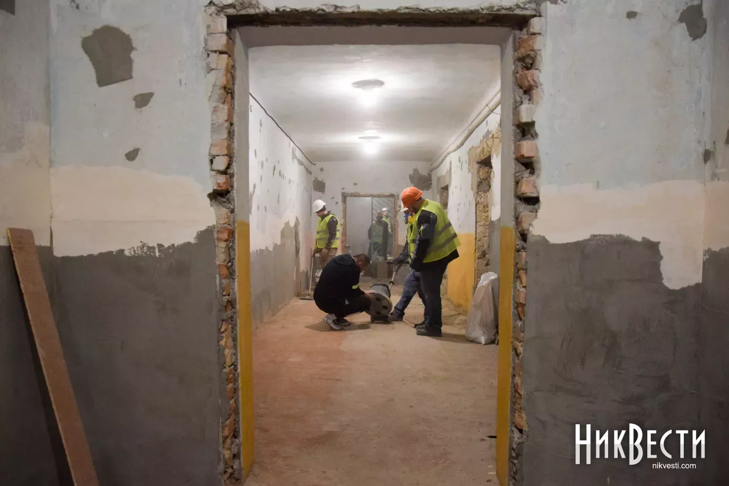Відновлення пологового будинку №5 після обстрілу. Архівне фото «МикВісті» для ілюстрації