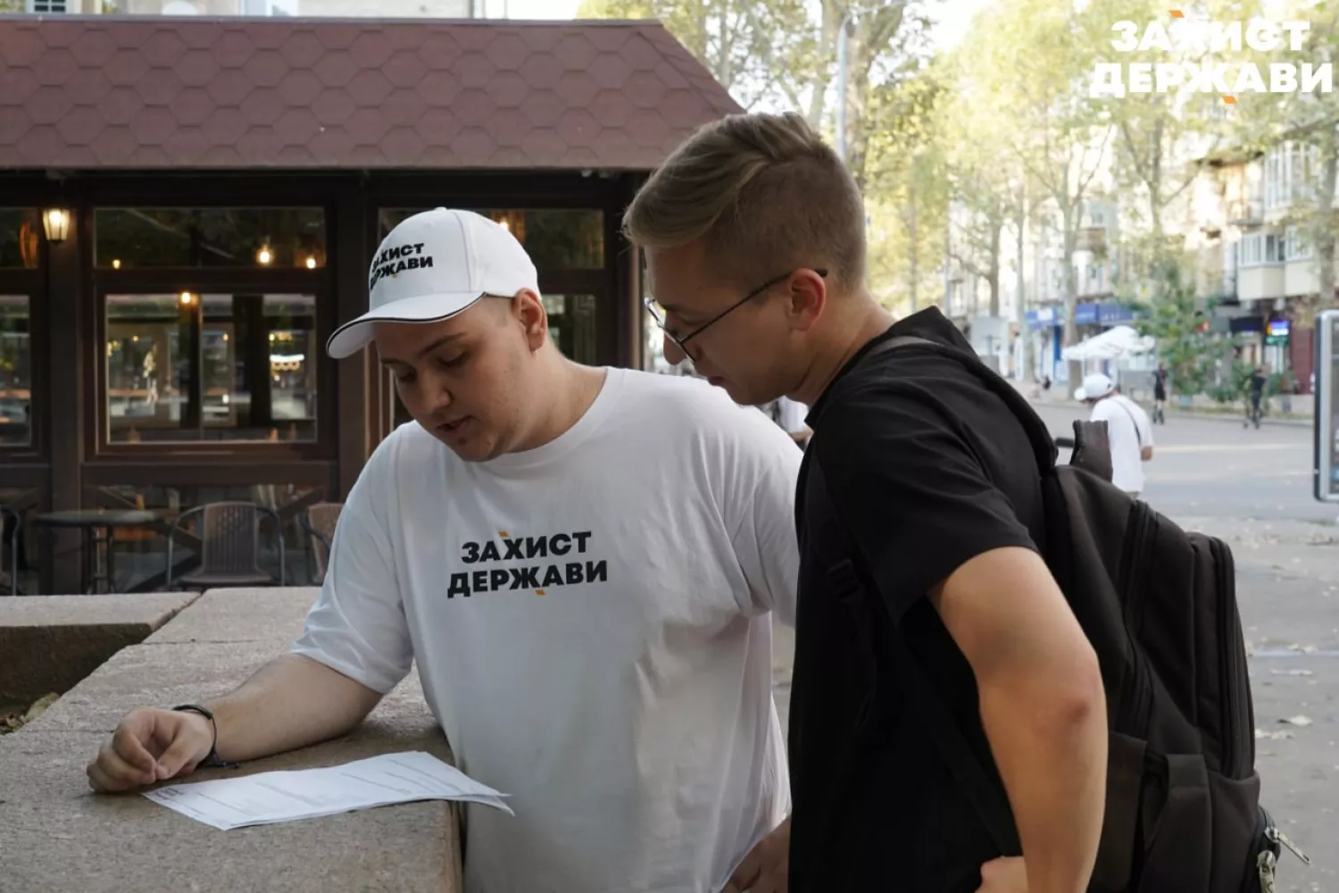 Рух Молодих «Захист Держави» провів у Миколаєві акцію-опитування  «Голос молоді — майбутнє громади», фото Захист Держави