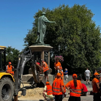 В Одесі розконсервували пам’ятник Дюку. Фото: МикВісті