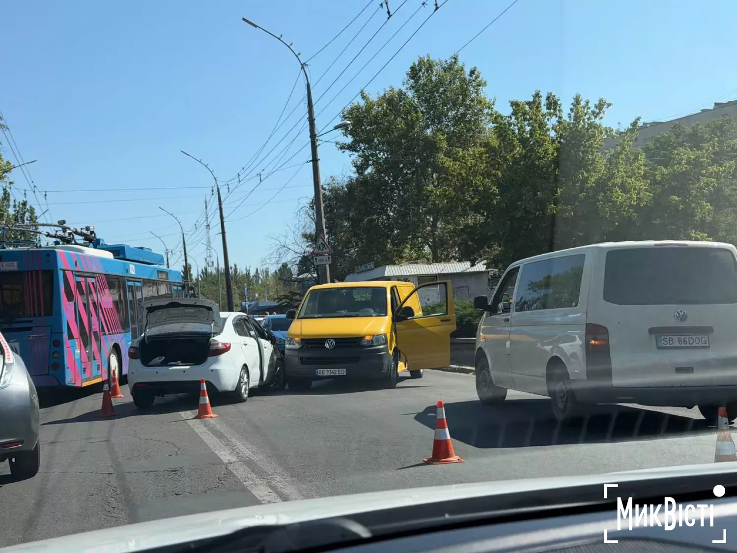 У Миколаєві 17 серпня зіткнулися Volkswagen та Kia. Фото: МикВісті