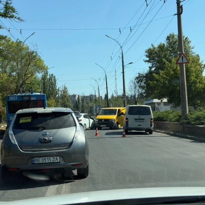 У Миколаєві 17 серпня зіткнулися Volkswagen та Kia. Фото: МикВісті