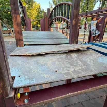 Стан дитячого майданчика у сквері &laquo;Вітовський&raquo; у Корабельному районі. Фото: Contact Center при Миколаївській міській раді