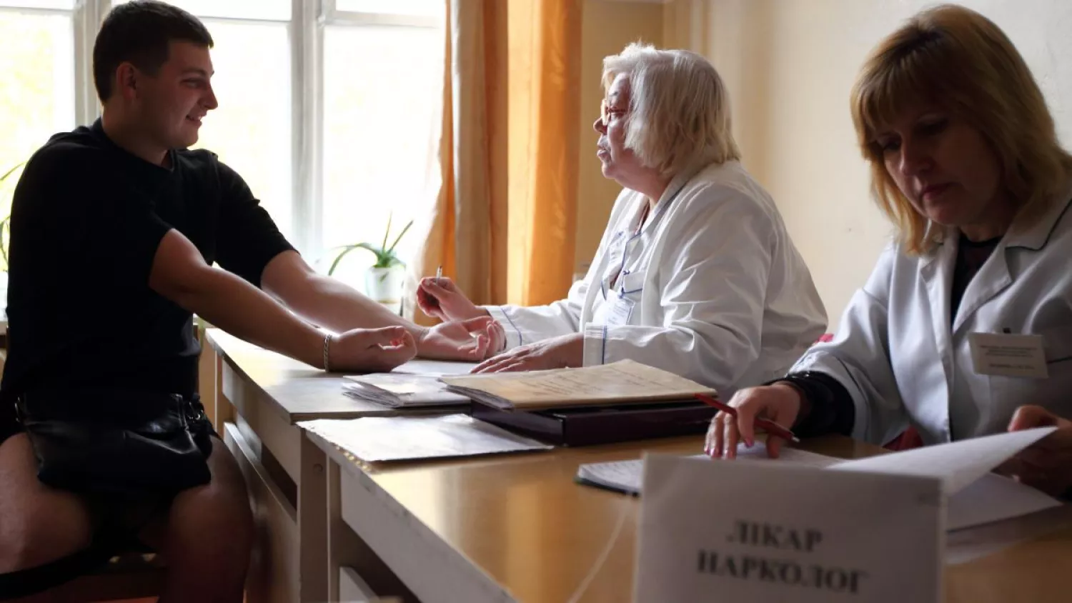 Чоловік проходить огляд ВЛК. Ілюстративне фото: РБК-Україна