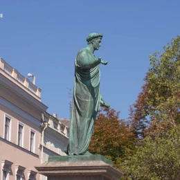 В Одесі повністю відкрили пам'ятник Дюку де Рішельє. Фото Суспільне Одеса
