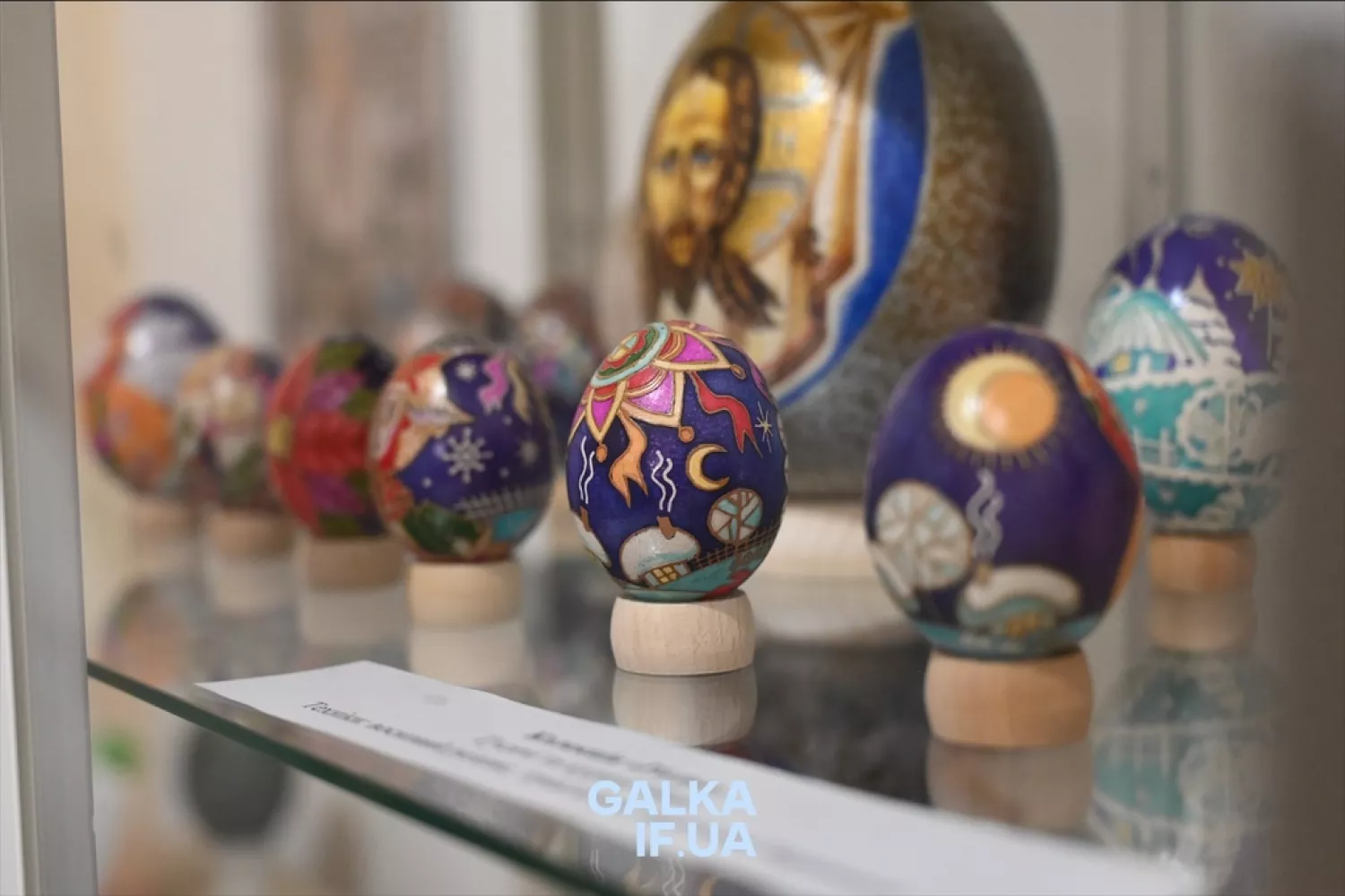 Етномайстриня з Херсонщини вивезла з окупації частину колекції. Фото: Галка