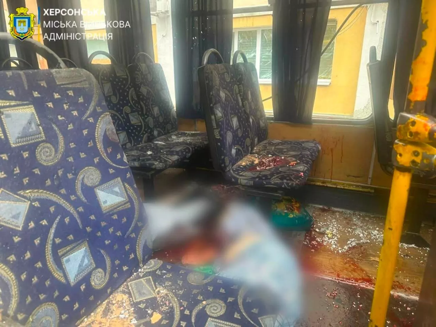 У Херсоні 19 серпня росіяни атакували маршрутку. Фото: Херсонська МВА