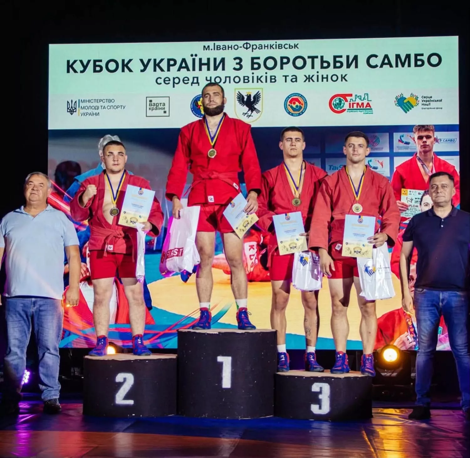 самбісти Миколаївщини здобули 3 нагороди на Чемпіонаті. Фото: Миколаївська ОВА