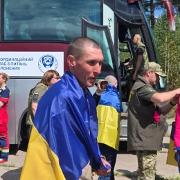 З російського полону звільнили 103 українських воїнів. Фото з телеграм каналу Володимир Зеленський