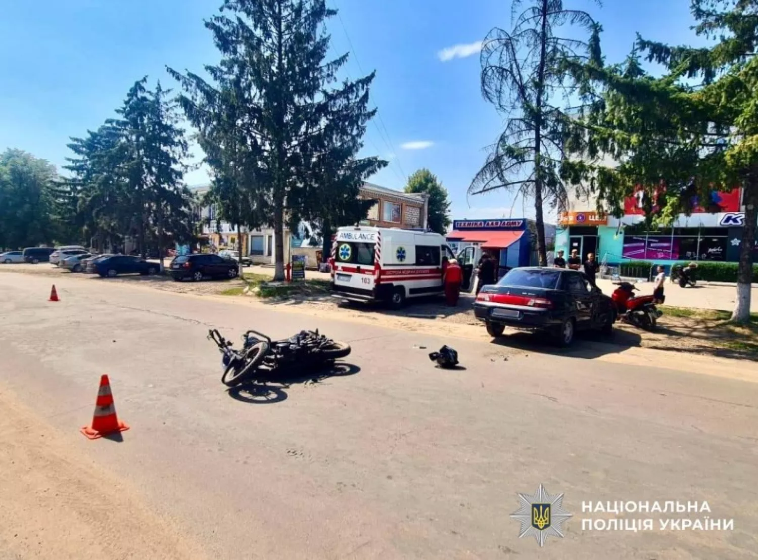 На Миколаївщині поліцейський потрапив у ДТП з мотоциклом. фото: Нацполіція