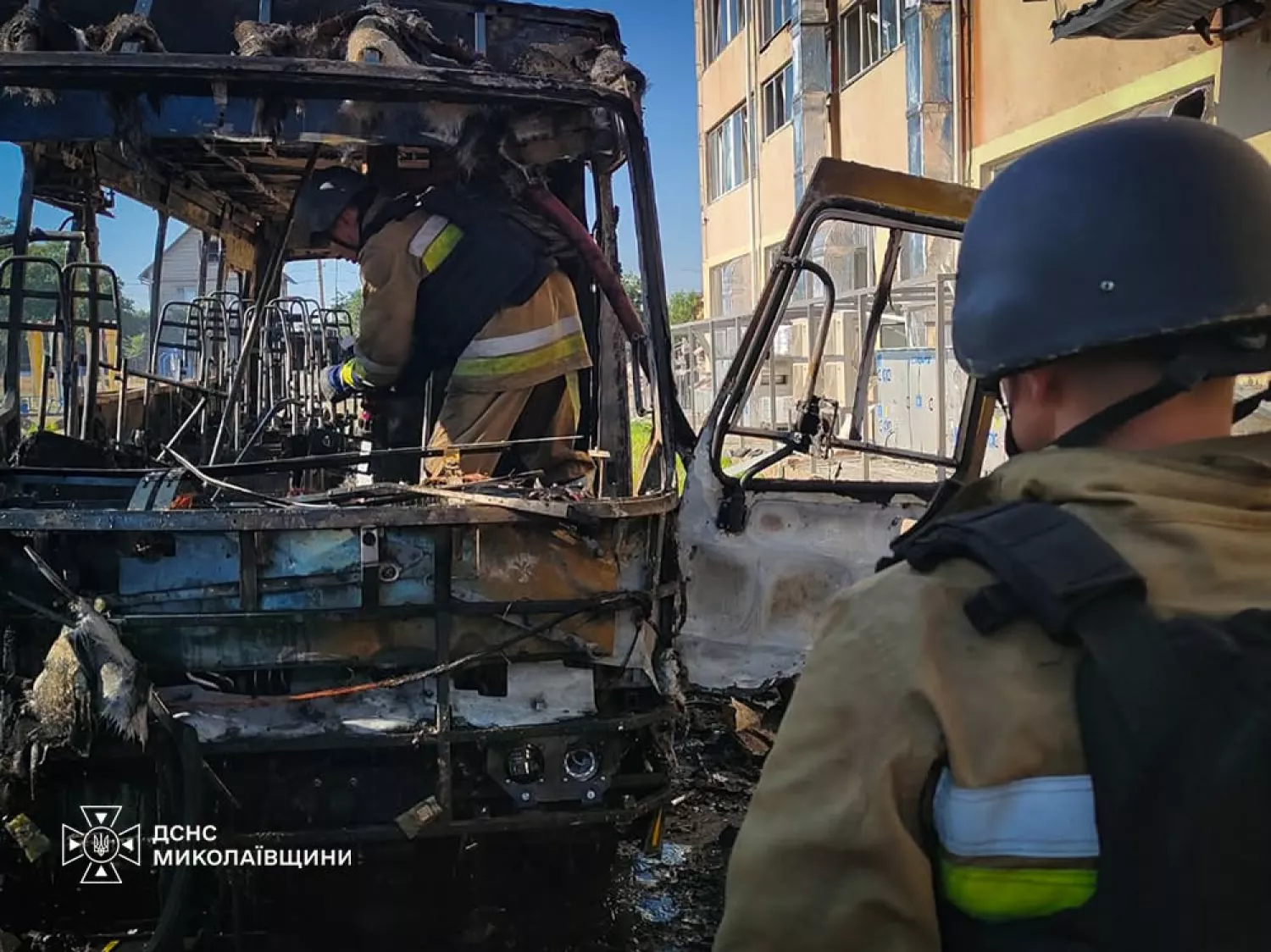 Наслідки ворожої атаки 2 серпня на Миколаїв реактивним «Шахедом», фото: ДСНС