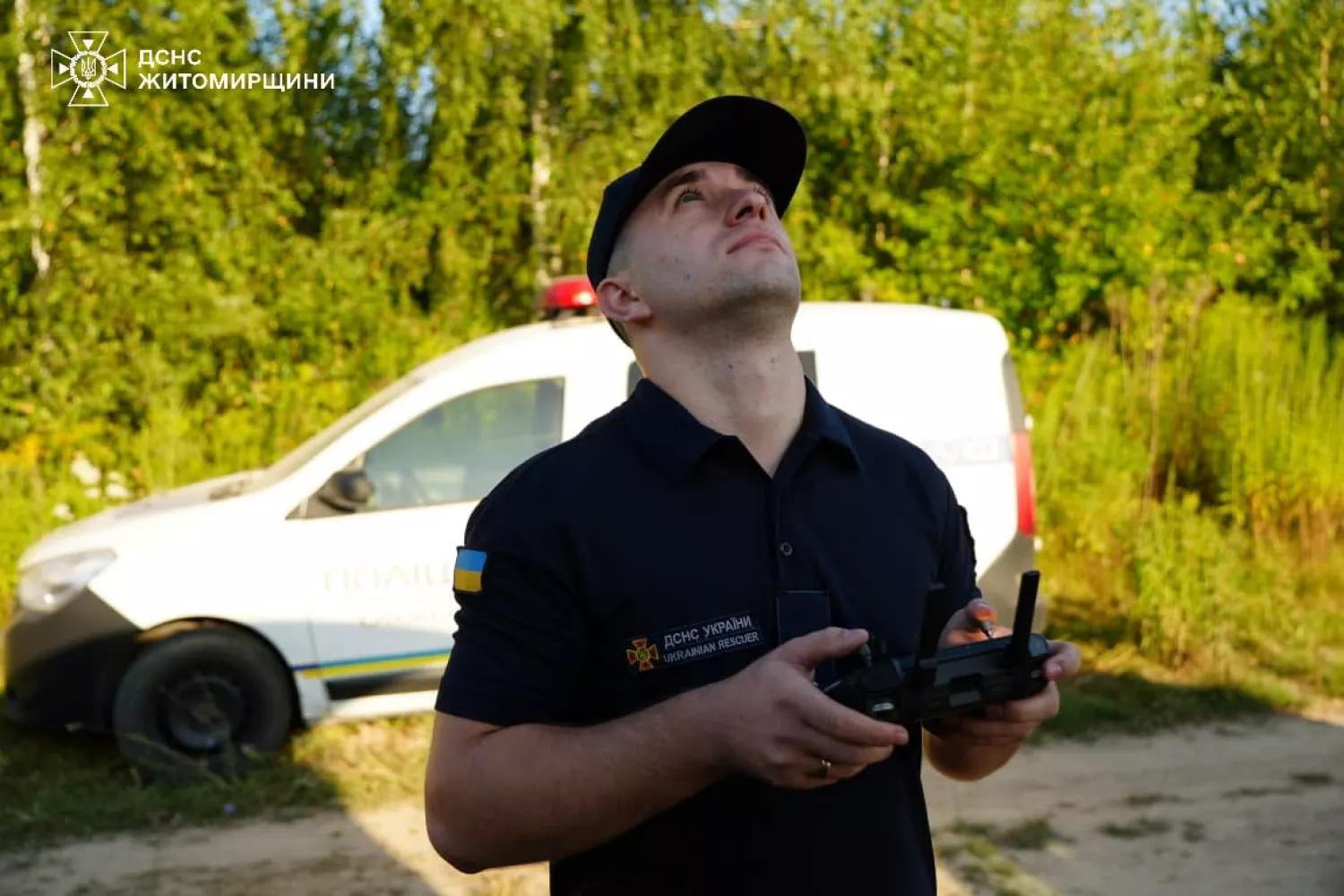 На Житомирщині 240 людей всю ніч шукали маленького хлопчика, який заблукав у лісі. Фото: ДСНС