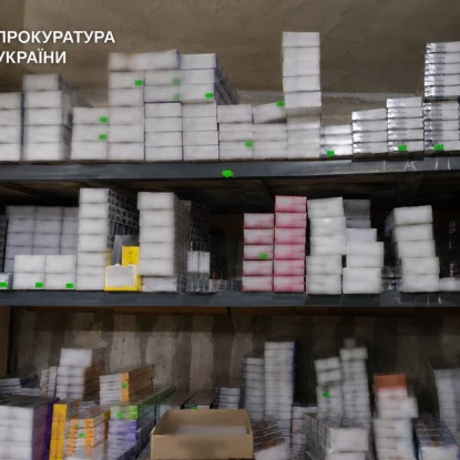 У Миколаєві поліцейські вилучили контрафактні цигарки на 15 млн грн. Фото: Нацполіція