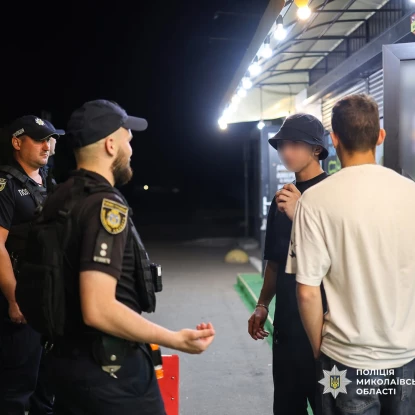 Підлітки без дорослих та алкоголь: у Миколаєві посилили вечірні патрулювання. Фото: поліція Миколаївської області
