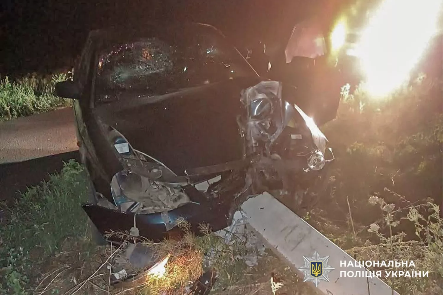 У Новому Бузі п’яний водій врізався в опору ЛЕП. Фото: поліція