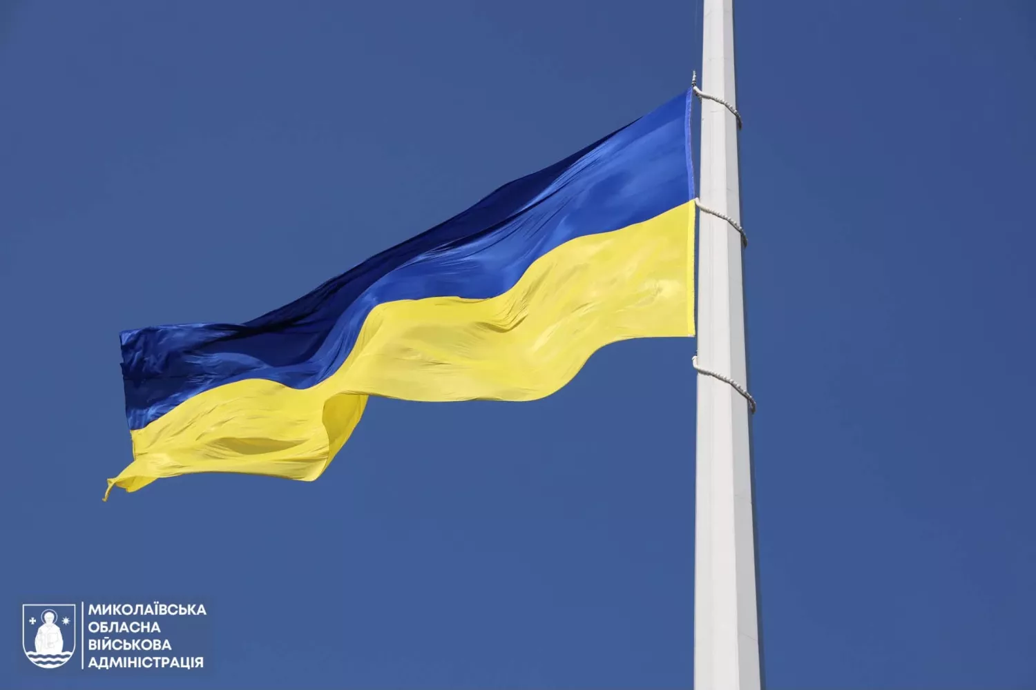 До Дня Державного Прапора підняли синьо-жовтий стяг над Миколаєвом, фото: ОВА