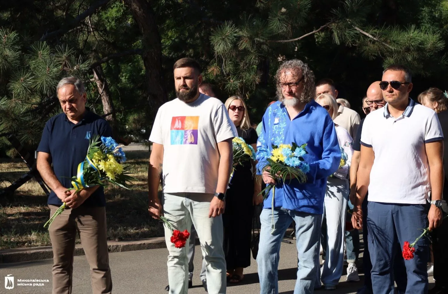У Миколаєві в День Незалежності вшанували пам'ять полеглих воїнів. Фото міськрада