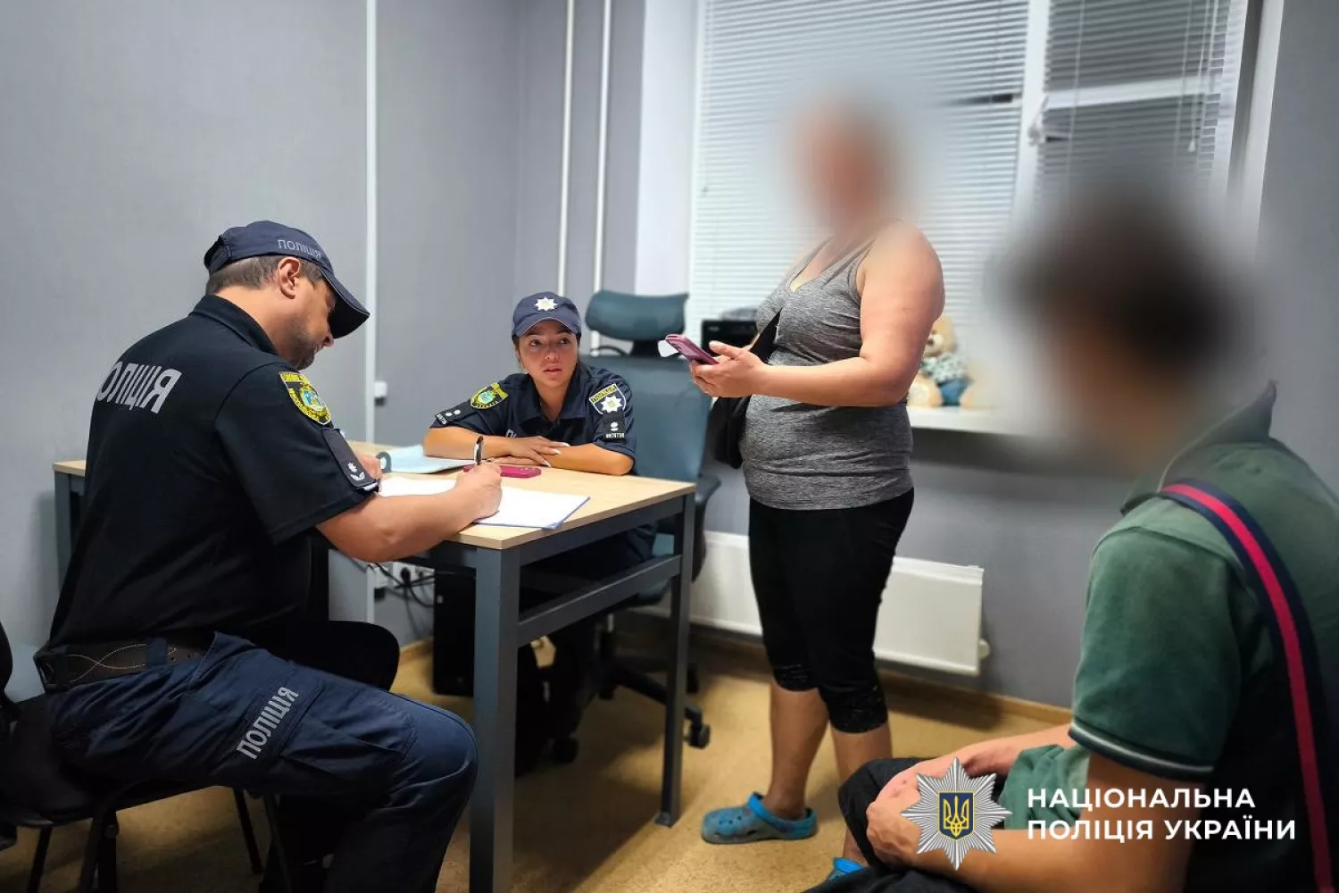 Поліція склала протокол на матір 15-річного п'яного підлітка у Миколаєві. Фото: Наполіція