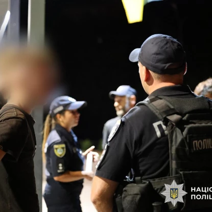 Поліція провела рейд у локаціях, де збирається молодь у Миколаєві. Фото: Нацполіція
