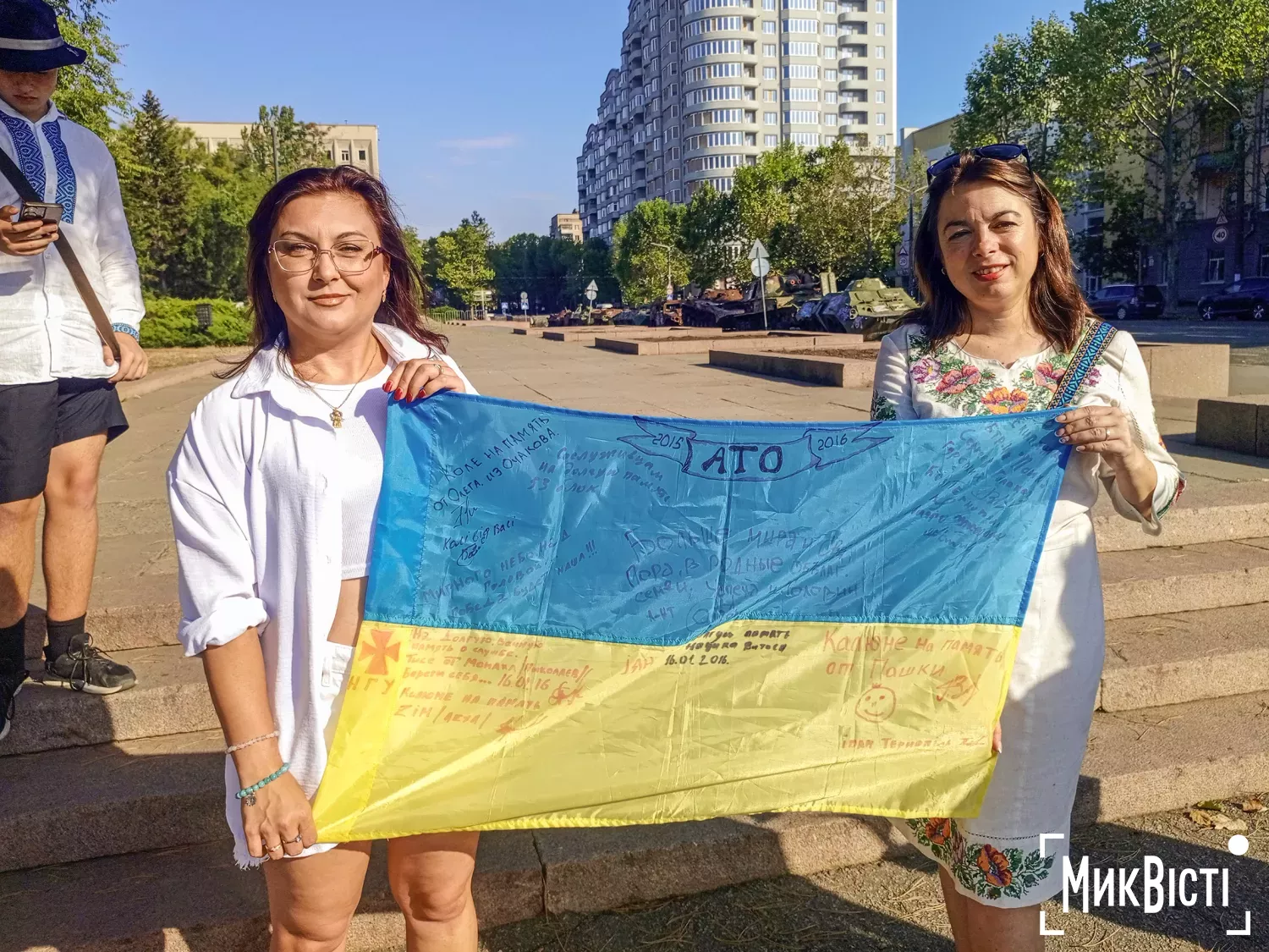 Миколаївці відзначили День Державного Прапора України святковою ходою у вишиванках. Фото: НикВести