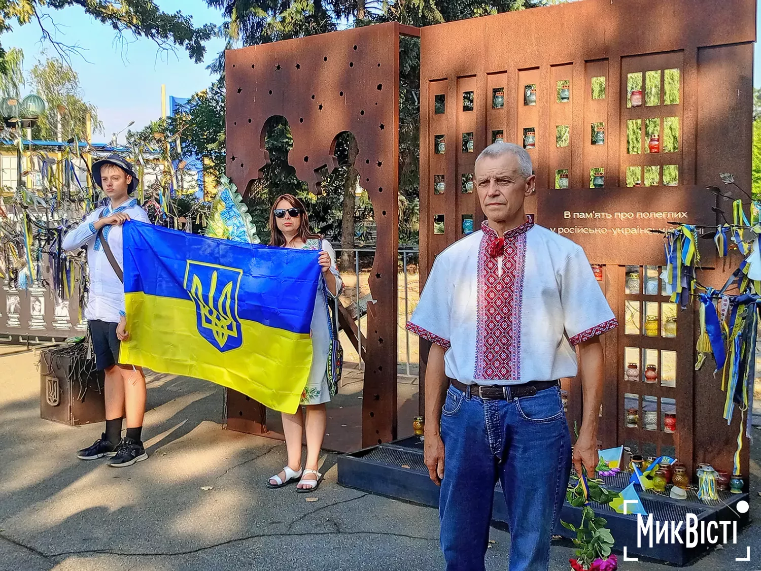 Миколаївці відзначили День Державного Прапора України святковою ходою у вишиванках. Фото: НикВести