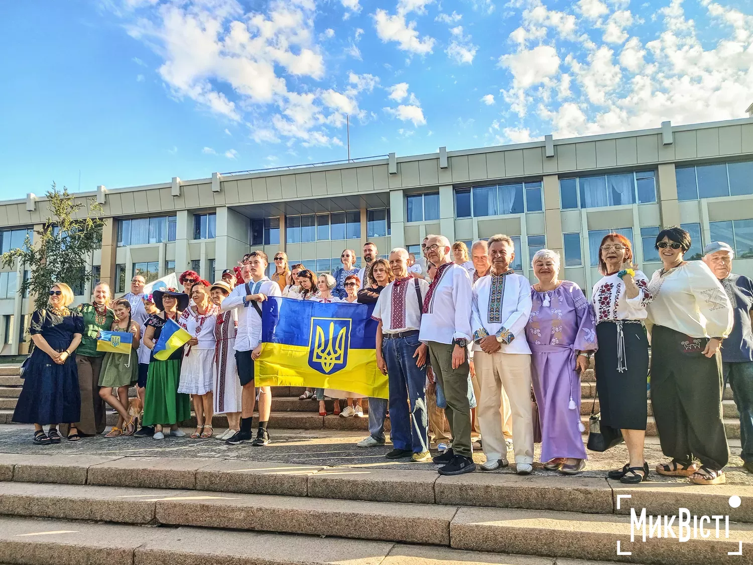 Миколаївці відзначили День Державного Прапора України святковою ходою у вишиванках. Фото: НикВести