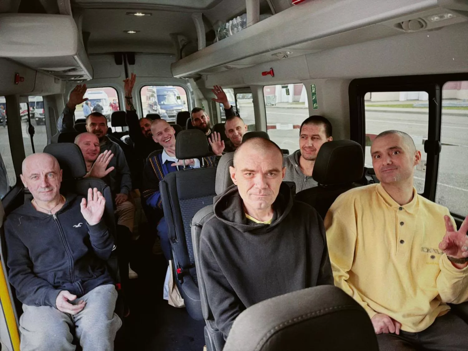 В Україну повернули 10 військових, яких вважали зниклими без вісти. Фото: президент Володимир Зеленський