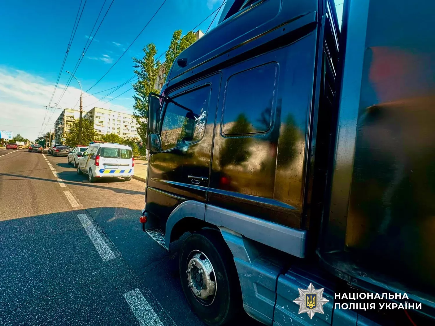 У Миколаєві поліцейські затримали підозрюваного у грабежу. Фото: Нацполіція