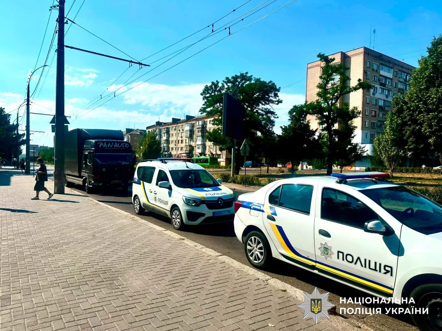 У Миколаєві поліцейські затримали підозрюваного у грабежу. Фото: Нацполіція