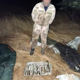 Чоловік незаконно виловив понад 30 рибин у Березанському лимані. Фото: Держекоінспекція