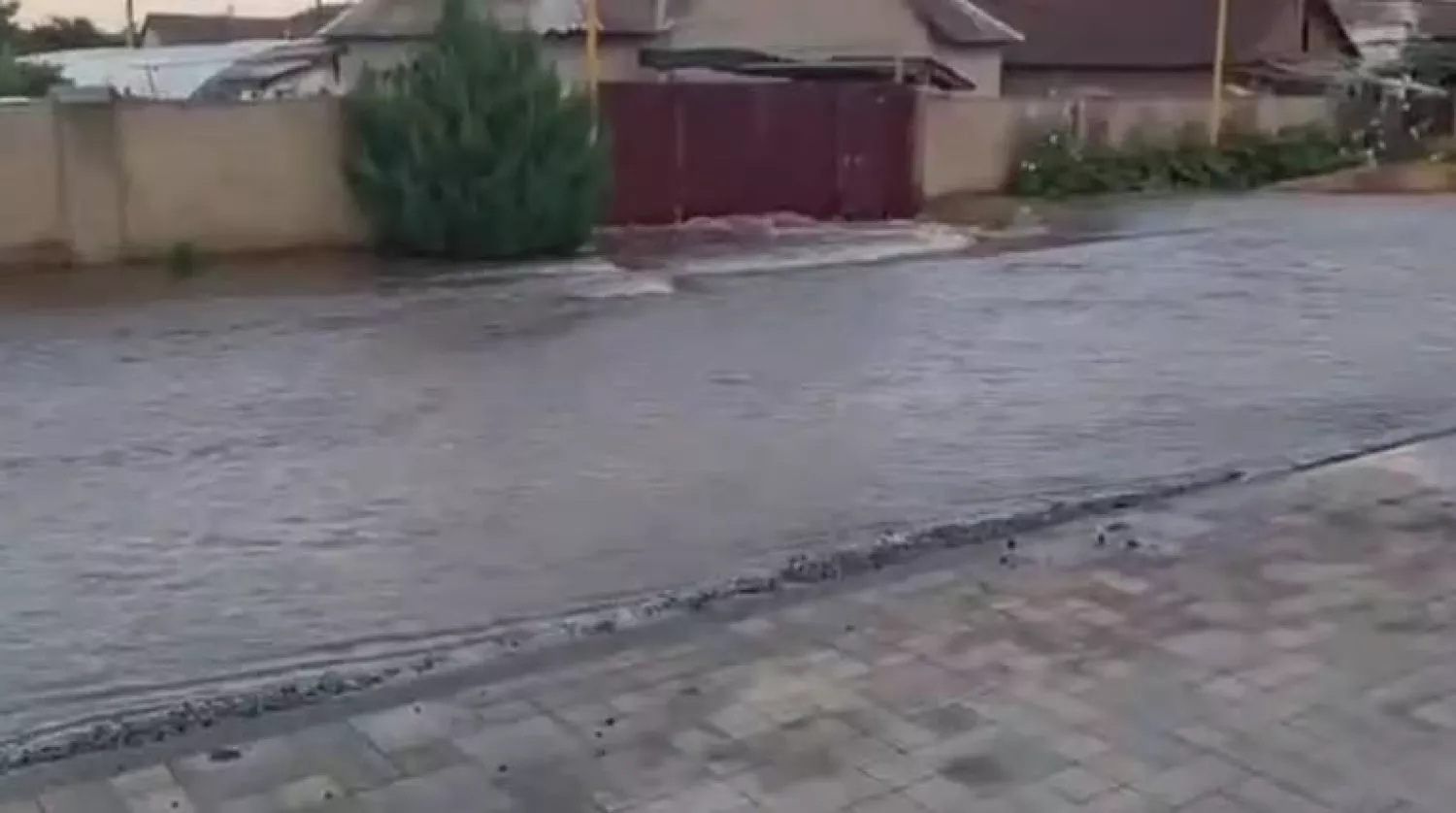 У Біляївці повідомили про потужний витік на водогоні. Фото: «Біляївка.City»