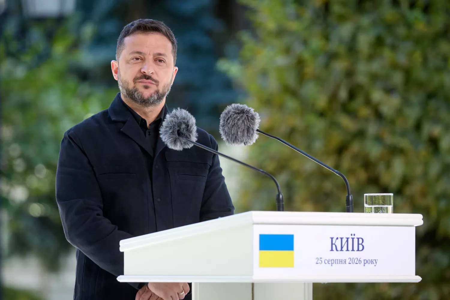Володимир Зеленський заявив, що Україна отримала ракети до Patriot та AIM, також очікує комплекси Crotale. Фото: Офіс президента України