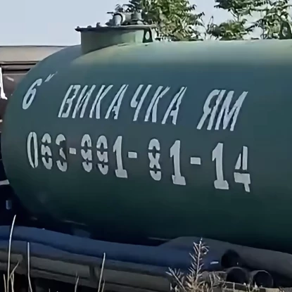 Асенізатор зливав нечистоти за будинками у Корабельному районі Миколаєва. Скриншот з відео Анна Григор’єва
