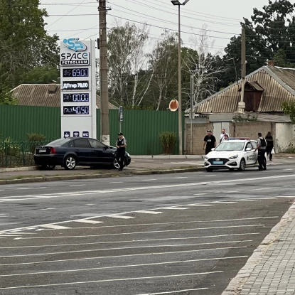 У Миколаєві Volkswagen врізався у стовп. Фото: НикВести
