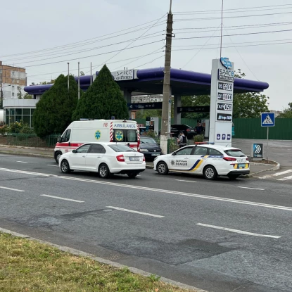 У Миколаєві Volkswagen врізався у стовп. Фото: НикВести