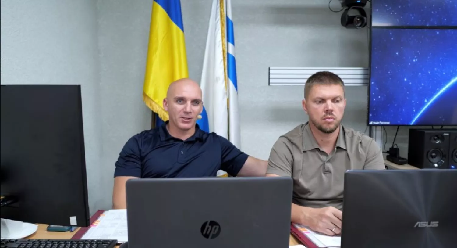 Міський голова Олександр Сєнкевич та Секретар Миколаївської міської ради Дмитро Фалько. Скриншот з сесії