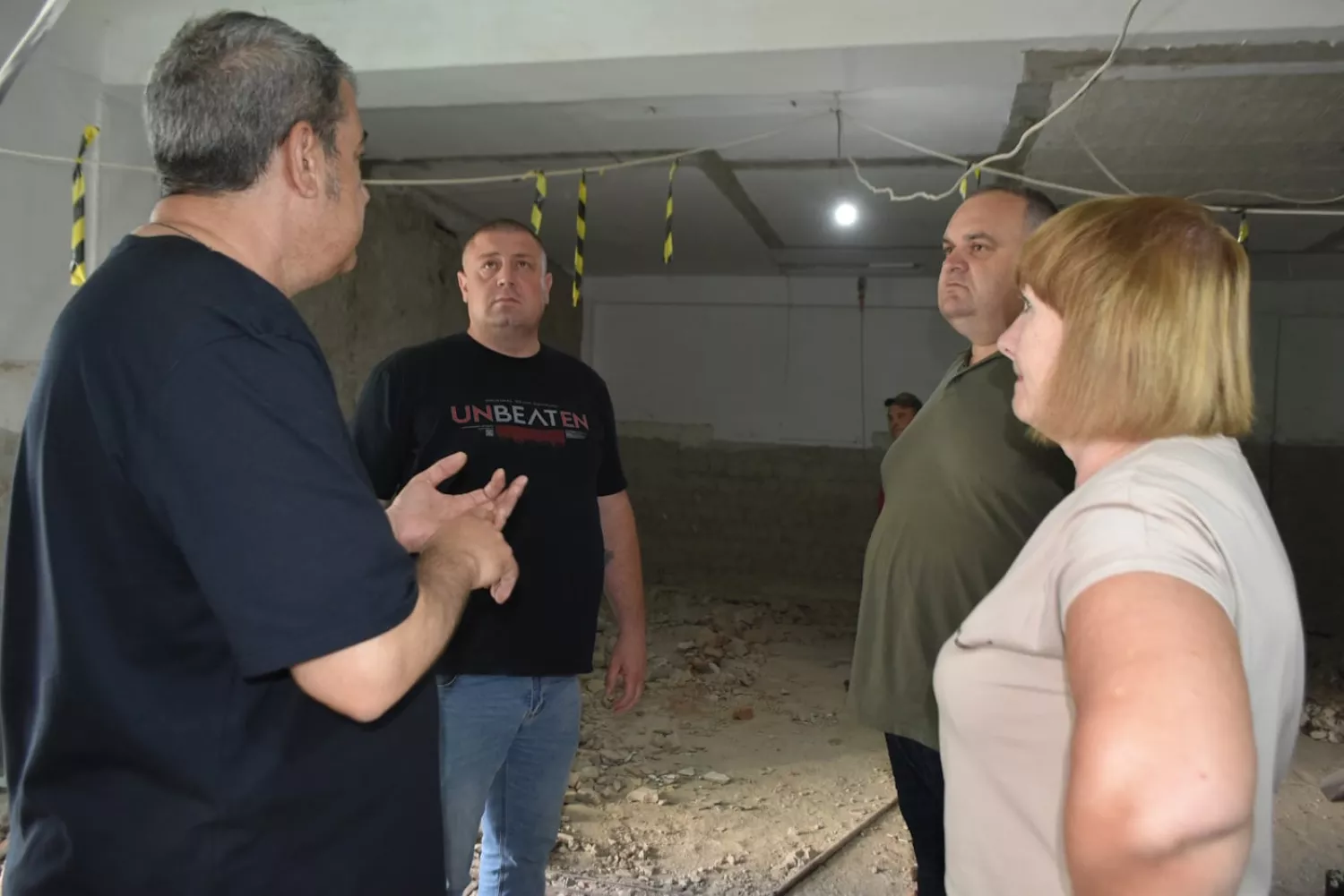Олександр Кукуруза інспектує виконання будівельних робіт у Вознесенському районі. Фото з соціальних мереж