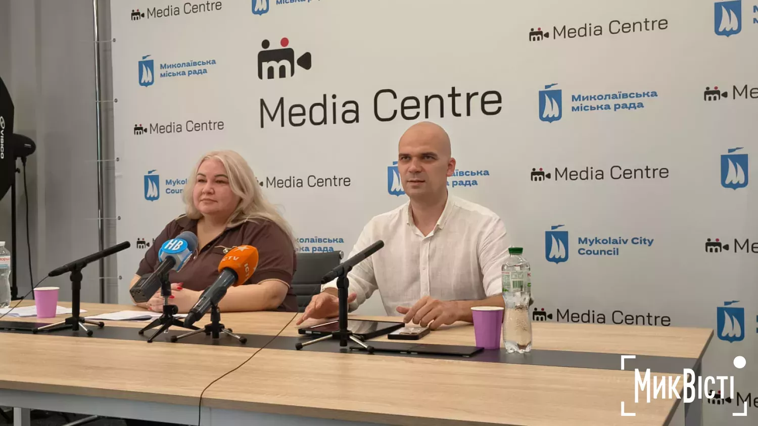 Начальниця Управління ДАБК Олена Туова і перший заступник директора департаменту міського господарства Ігор Набатов. Фото: МикВісті
