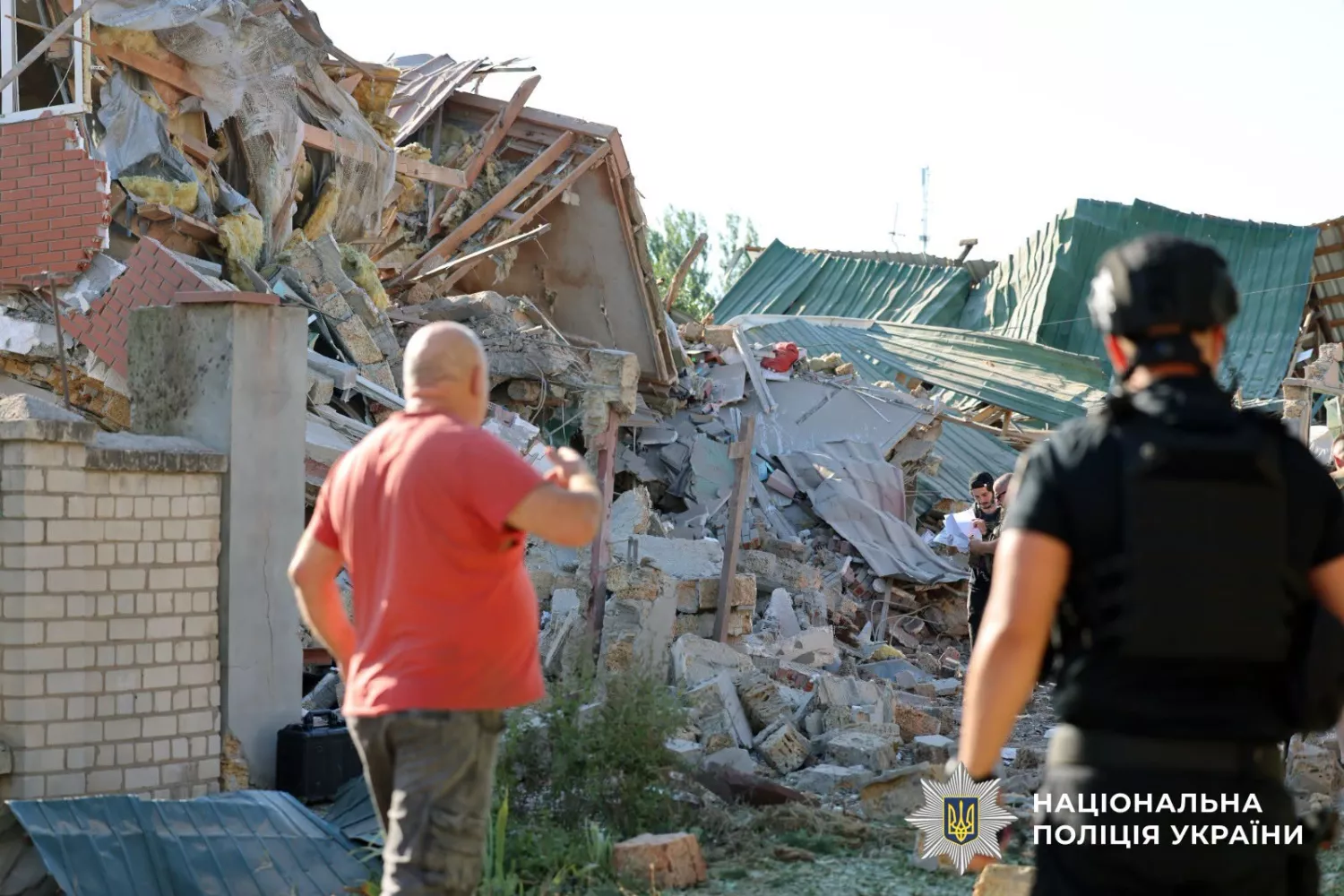Наслідки обстрілу Херсонщини. Фото: Нацполіція