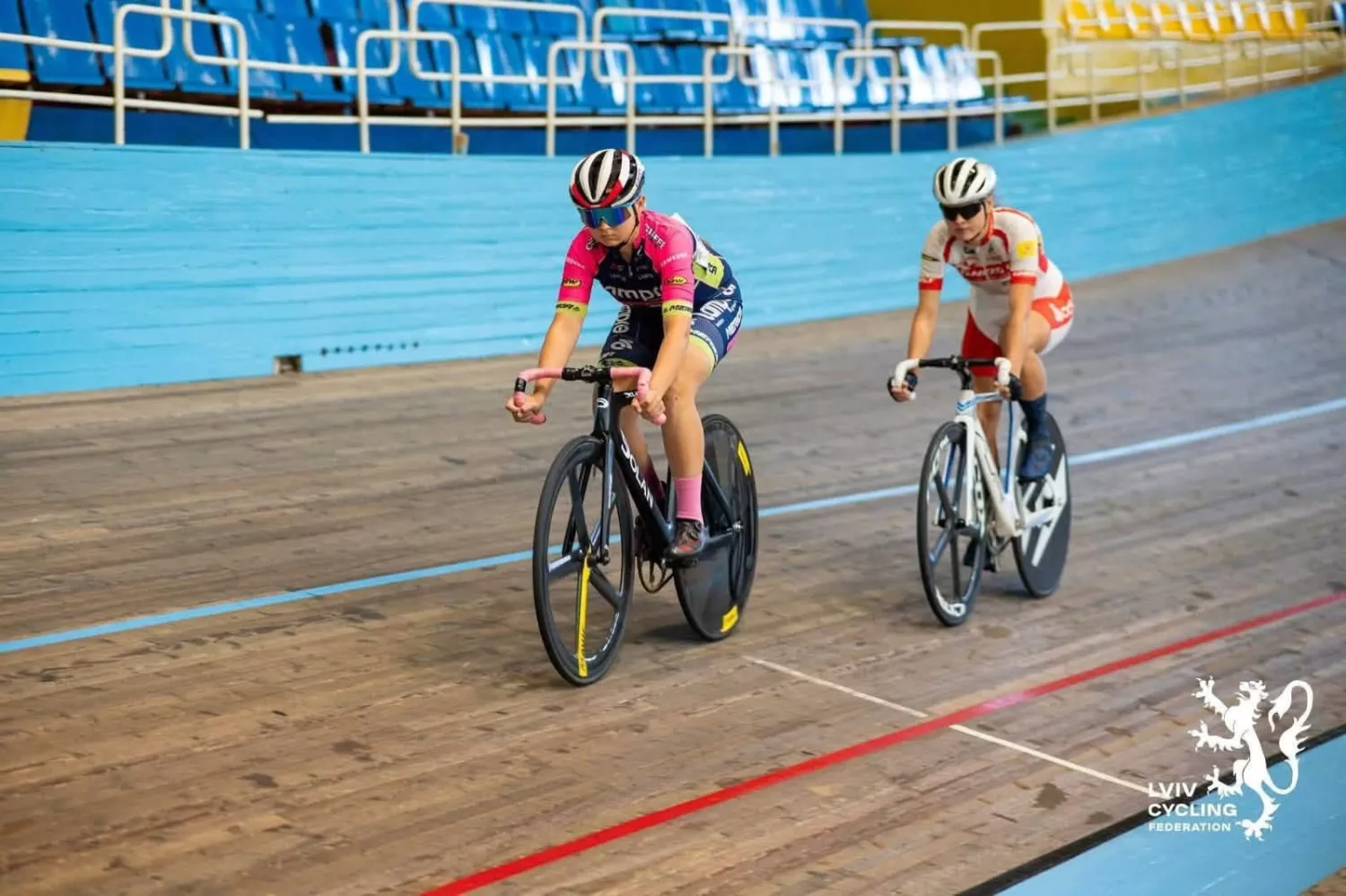 Миколаївські спортсменки стали призерками чемпіонату України з велоспорту на критому треку. Фото: Львівська федерація велоспорту
