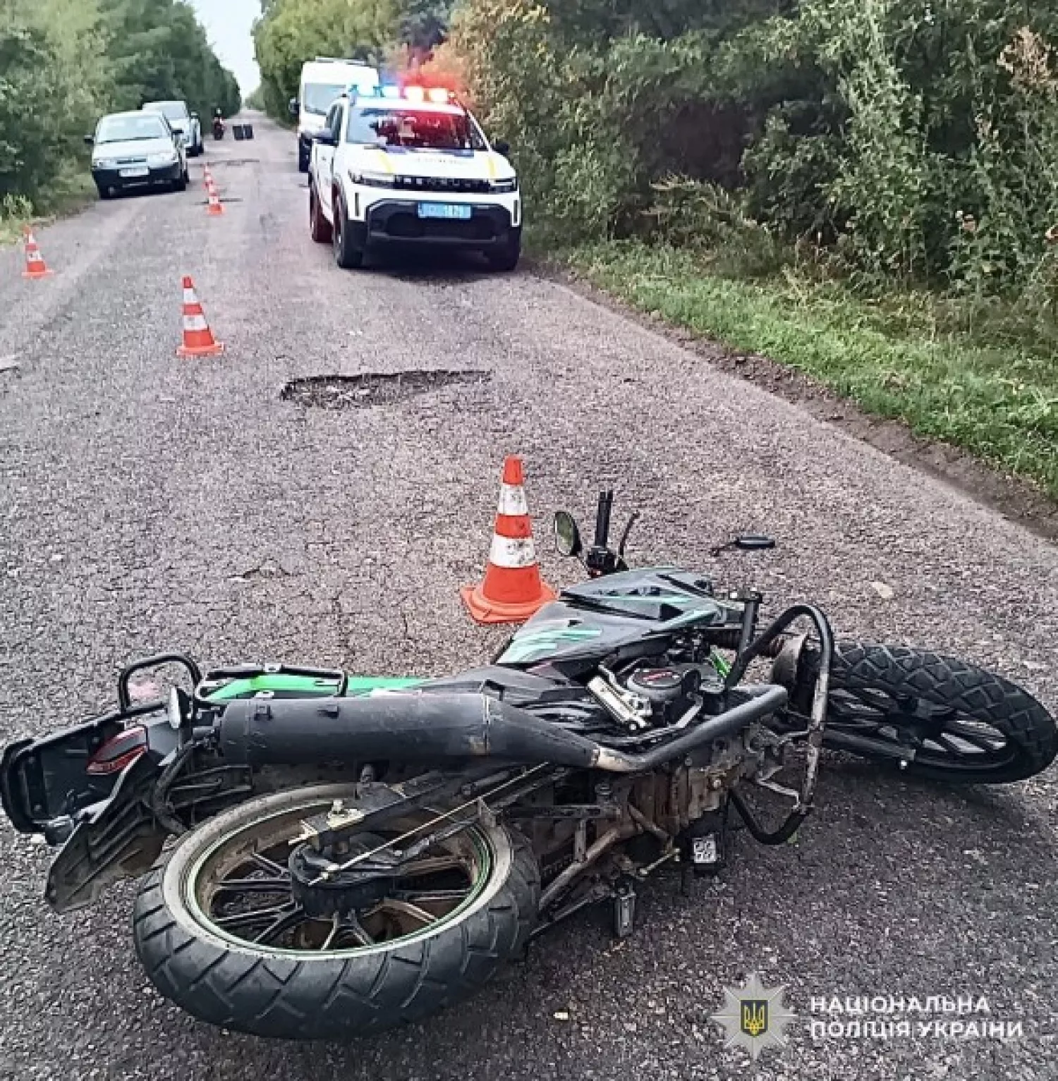 П’яна водійка мотоцикла разом з дитиною потрапила в ДТП на Миколаївщині. Фото: Нацполіція