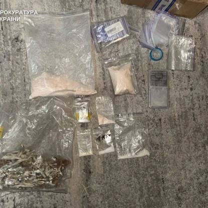 У Миколаєві підозрюють 18-річного хлопця у зберіганні психотропів для збуту. Фото: Миколаївська обласна прокуратура
