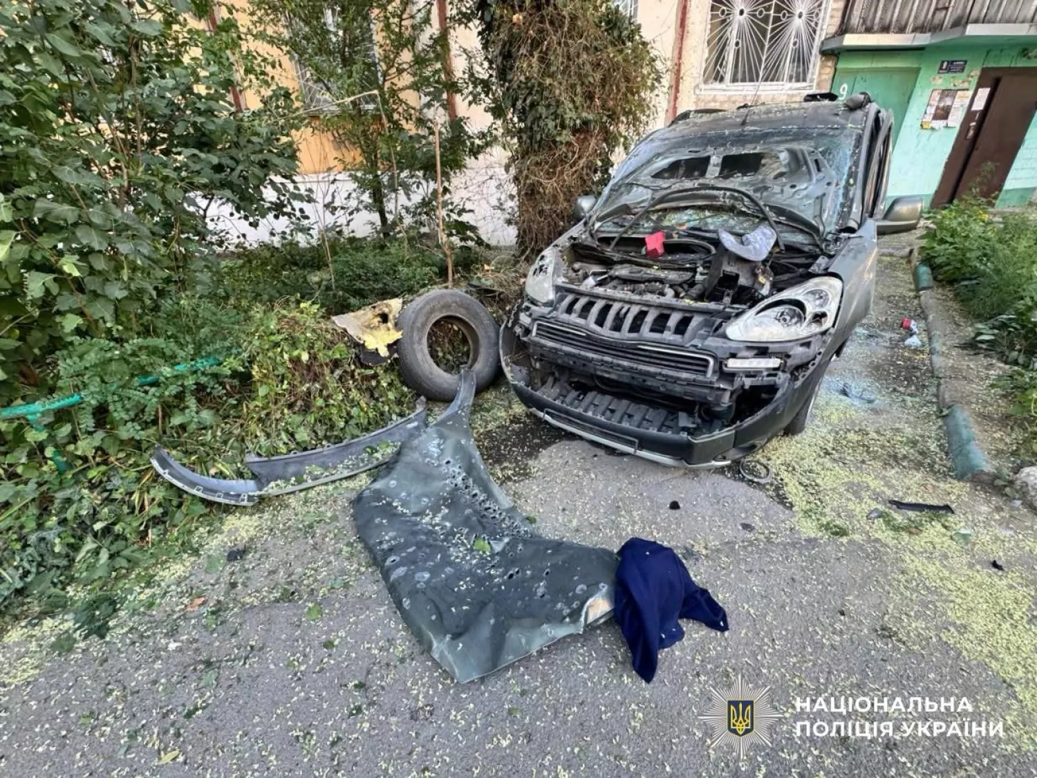 Наслідки обстрілу Херсонщини. Фото: Нацполіція