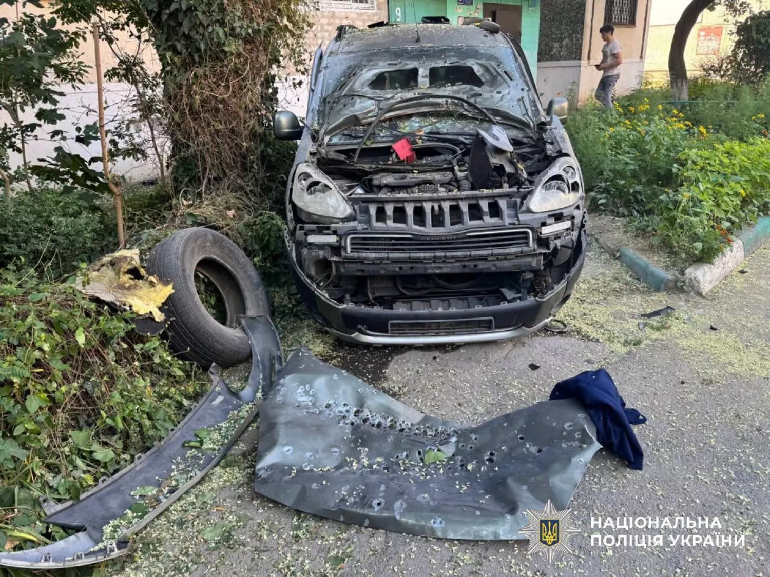 Наслідки обстрілу Херсонщини. Фото: Нацполіція