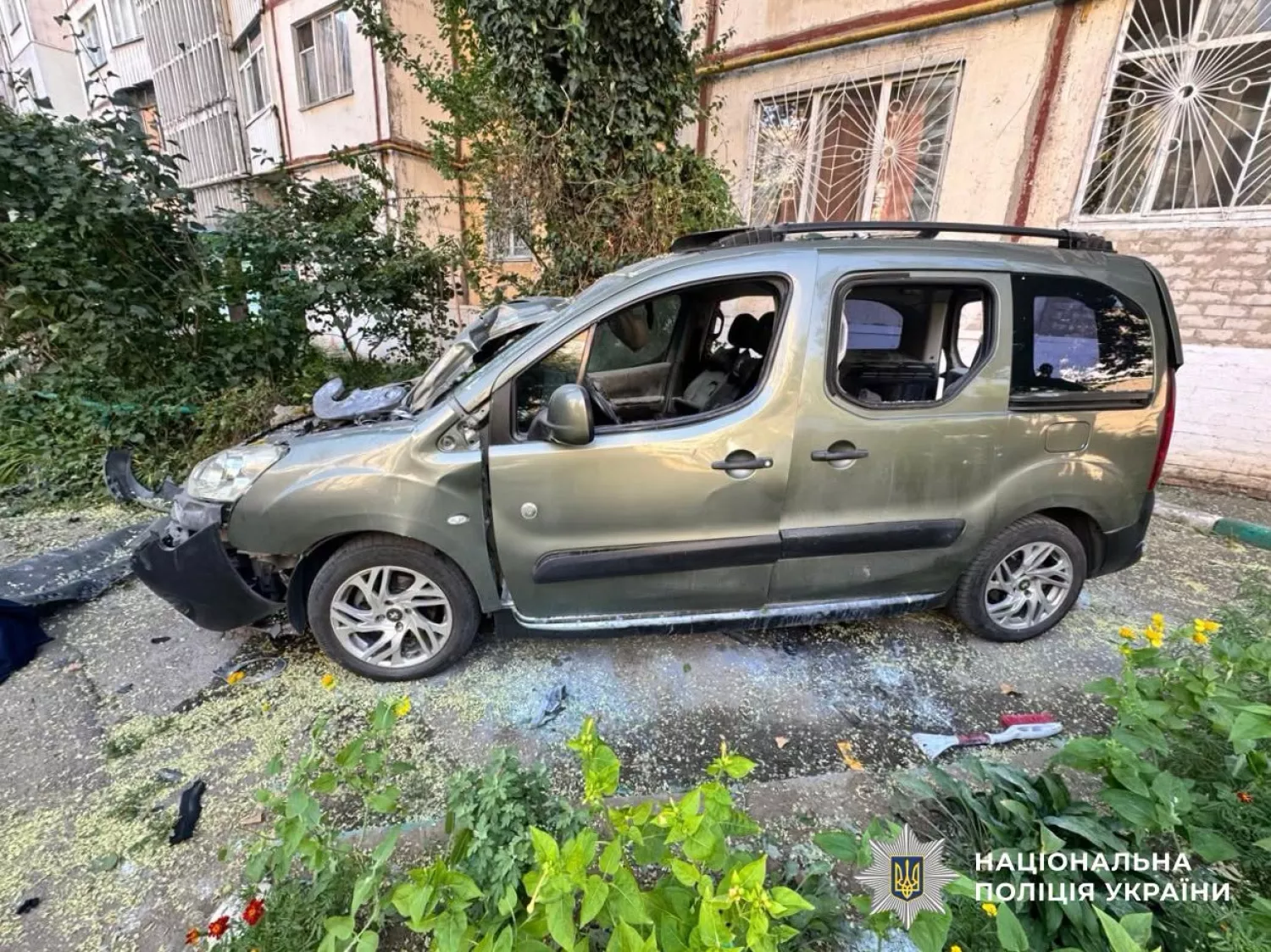 Наслідки обстрілу Херсонщини. Фото: Нацполіція