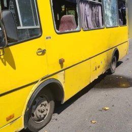 Росіяни атакували дроном маршрутку в Херсоні. Фото: Херсонська МВА