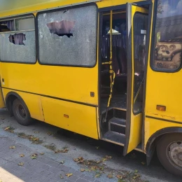 Росіяни атакували дроном маршрутку в Херсоні. Фото: Херсонська МВА