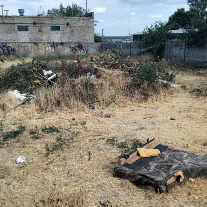 У Миколаєві прибрали стихійне сміттєзвалище після звернення мешканця. Фото: Держекоінспекція