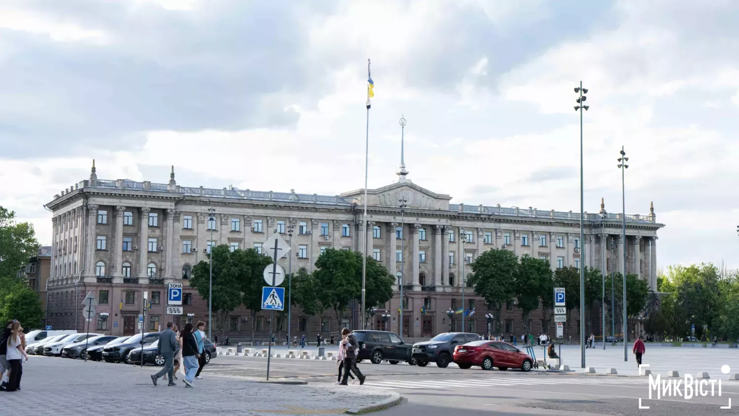 До «Колцентру 1588» надходить на 15–20% більше звернень, ніж встигають закривати. Фото: архів НикВести