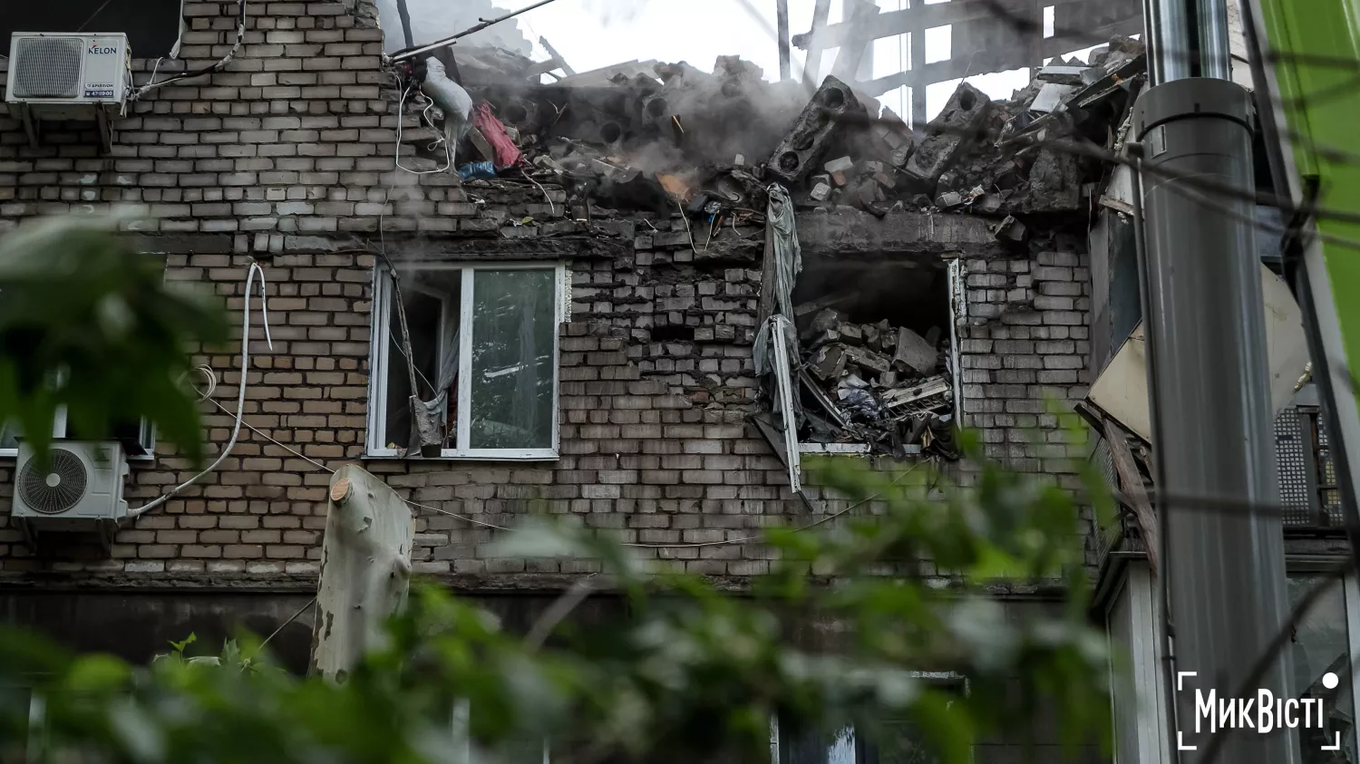 Наслідки обстрілу Миколаєва 25 травня 2025 року. Фото: «NikVesti», Сергій Овчаришин