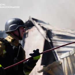 У ДСНС показали наслідки атак на Миколаїв 9 вересня. Фото: ДСНС Миколаївщини